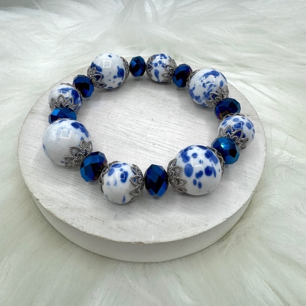 Large Beads Blue & White Statement Beaded Bracelet - Picture 5 of 7